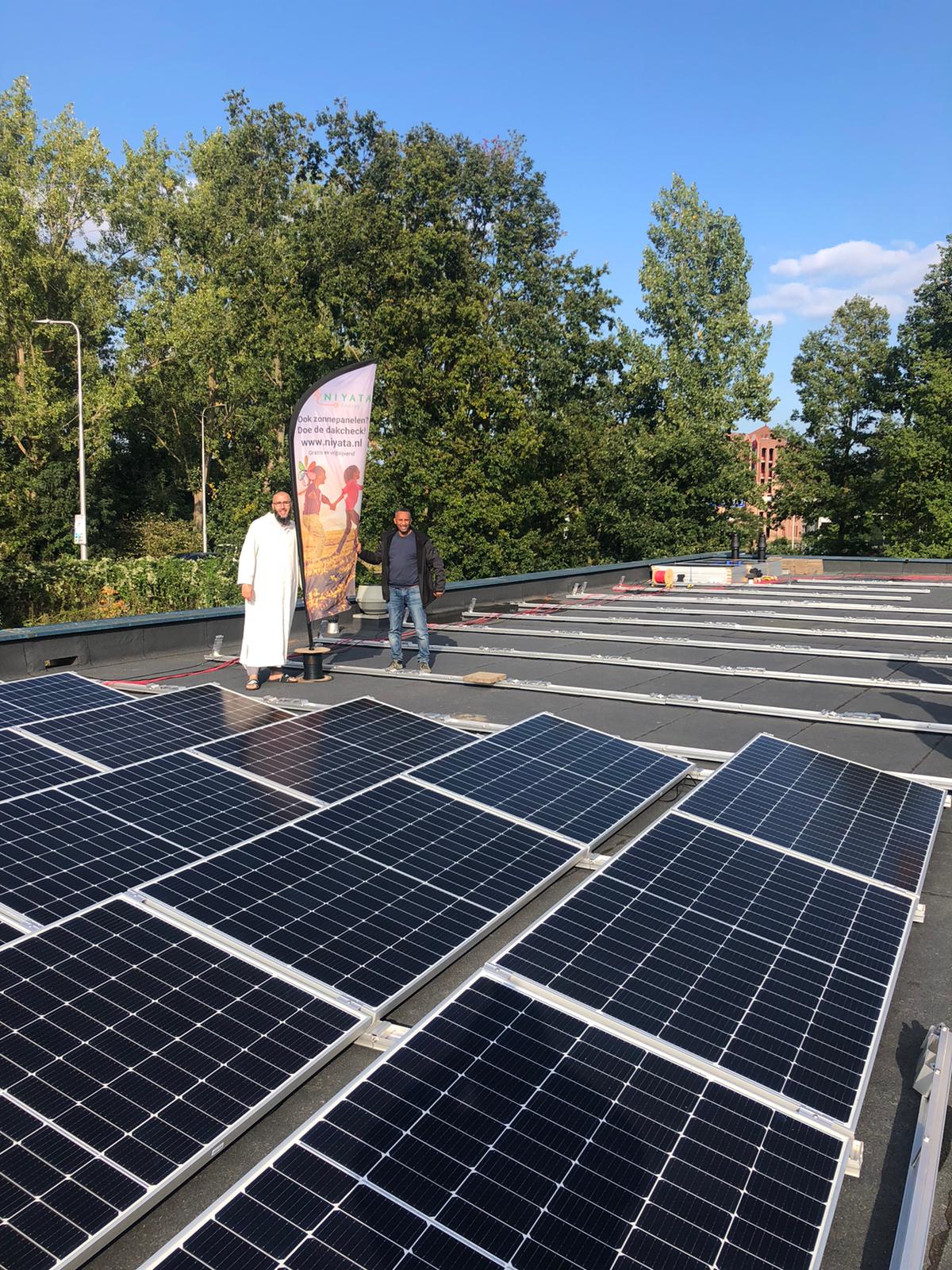 Overzicht van de 100 panelen en warmtepompen